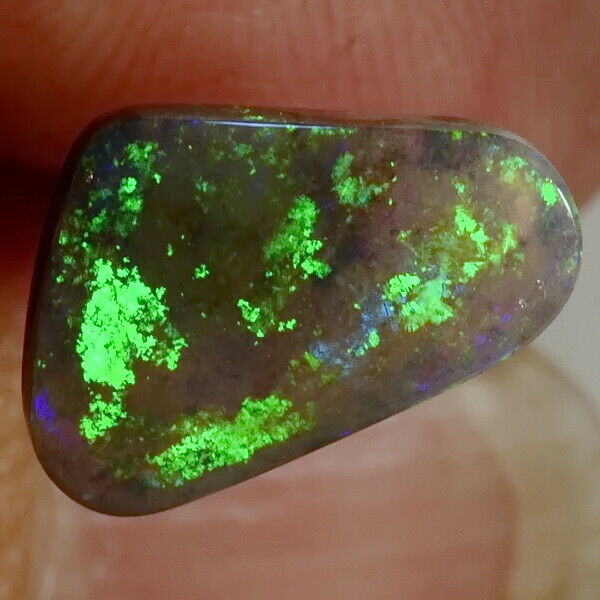 2.98 Carats Green Solid Lightning Ridge Australian Black Opal (14332)